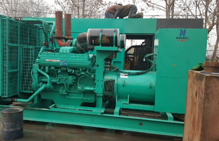 陇县发电机组如何判断水冷式机油散热器内部是否需要清洗？